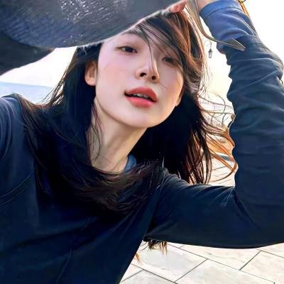 过气明星离婚传闻疯传，双方工作室齐声否认，一个月持续发酵